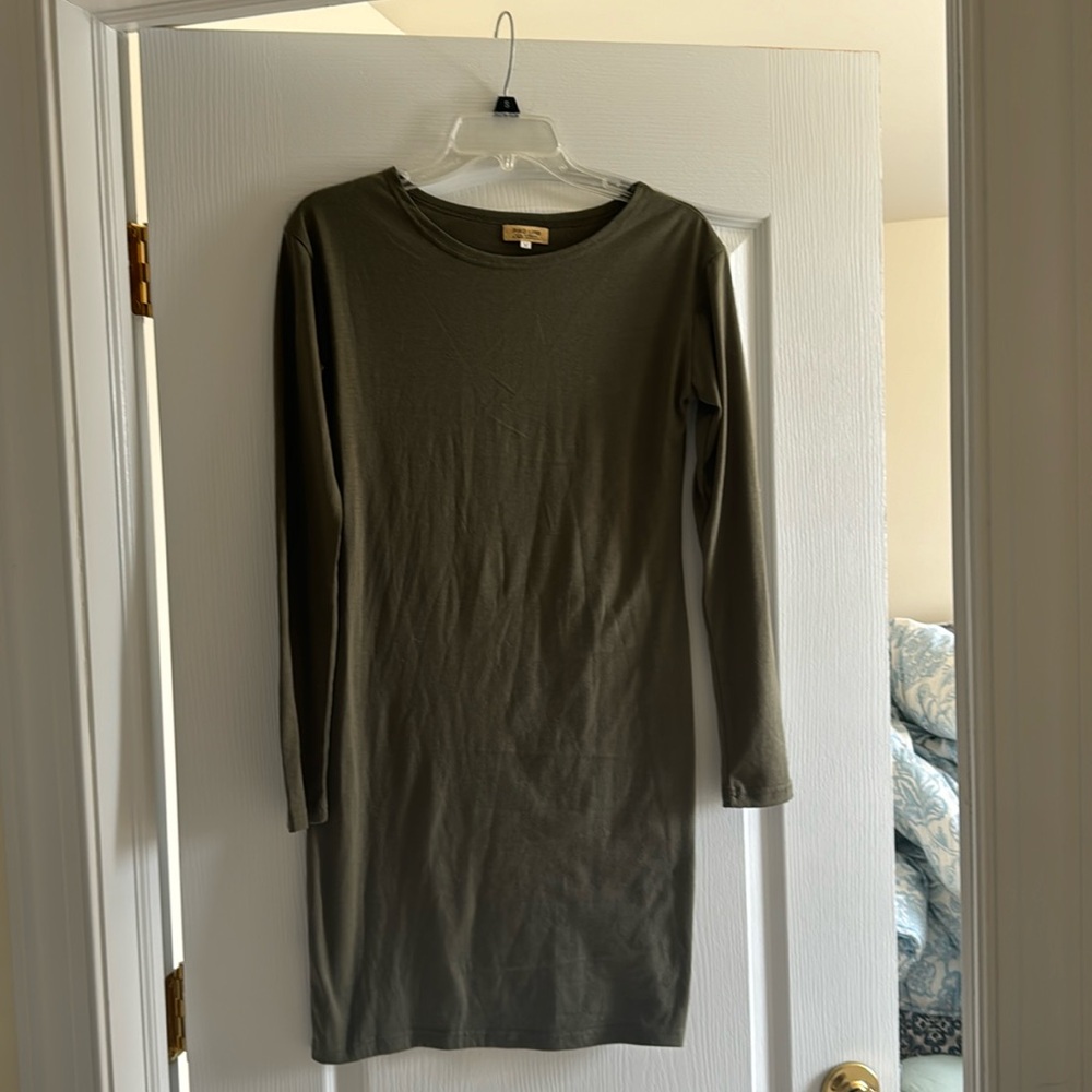 Green long sleeve dress